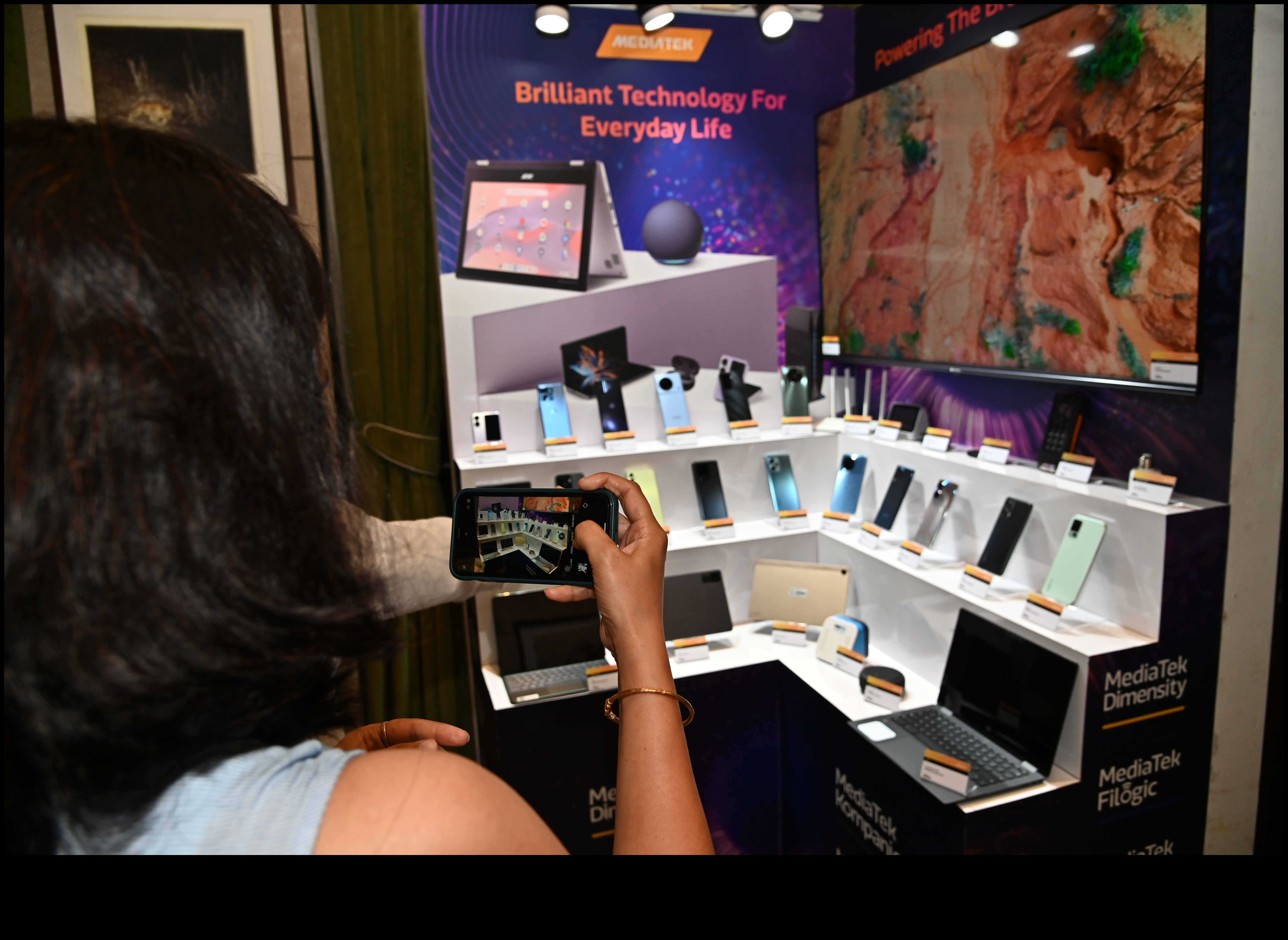 Visual Ventures: Ηλεκτρονικά οθόνης αιχμής για φορητές συσκευές